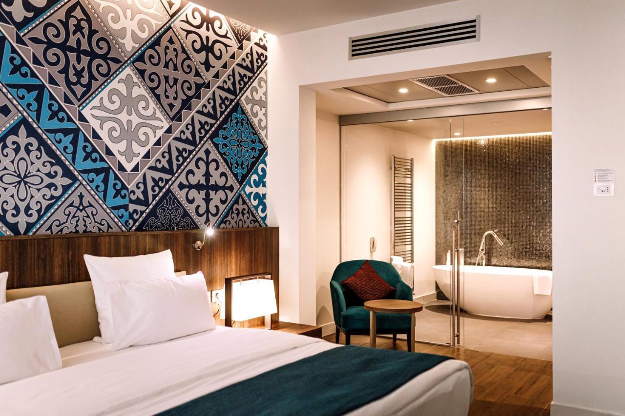 Mercure Almaty City Center Exterior photo